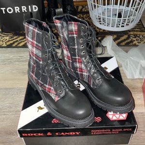 Rock and candy boots in black with plaid